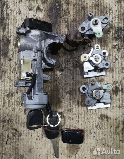Замок зажигания комплект Honda Fit gd3 2003