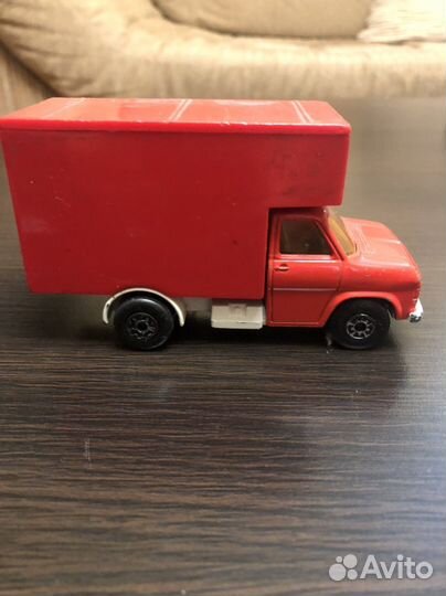 Модель автомобиля Форд транзит