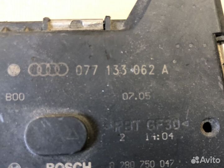 Дроссельная заслонка Audi A8 4.2 VW 4.2 077133062A