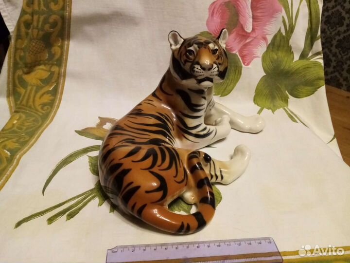 Тигр фарфоровый лфз 60е