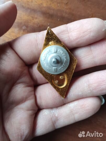 Нагрудный значок