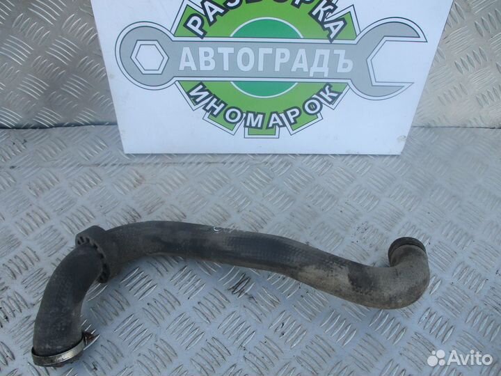 Патрубок радиатора нижний Mercedes W123 M102