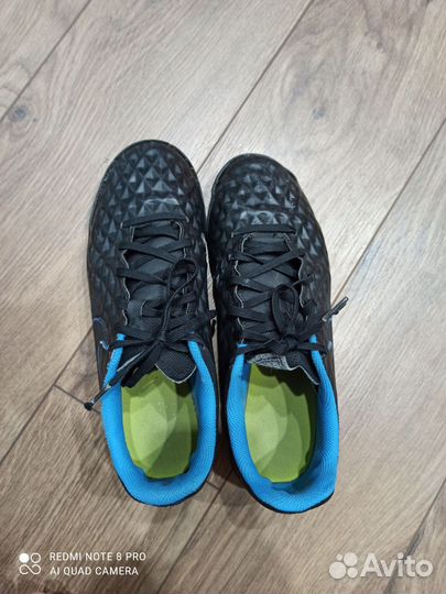 Футбольные бутсы