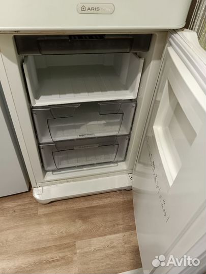 Холодильник Ariston 2х компрессорный
