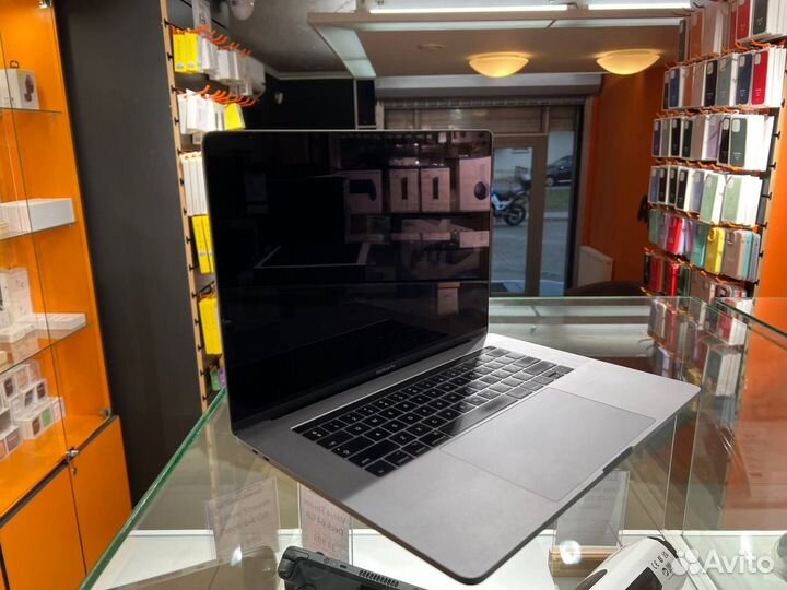 Apple MacBook Pro 15 Touch Bar (i7, 2017)