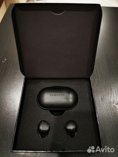 Беспроводные наушники Samsung Gear Iconx новые