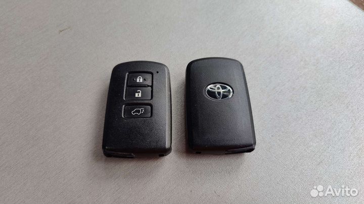 Смарт ключ Toyota Harrier LC Noah Voxy правруль