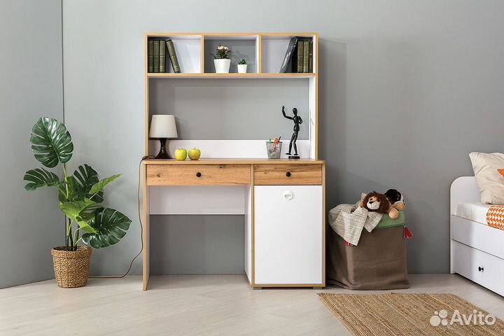 Стол письменный 