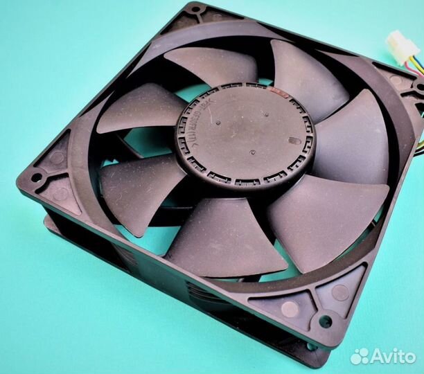 Кулер для Асиков whatsminer 12V 9A 140*38 мм. 4Pin