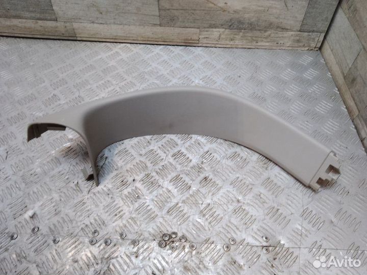 Накладка крышки багажника правая Mercedes-Benz