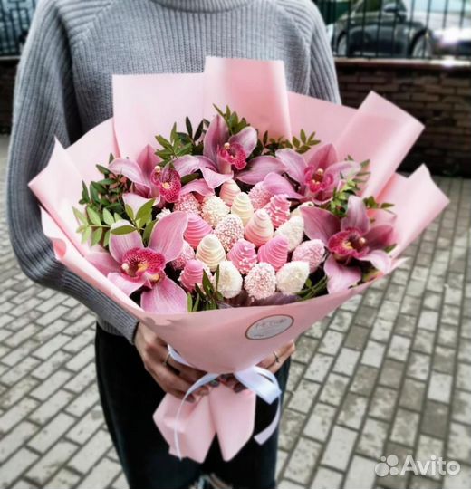 Съедобные букеты из клубники