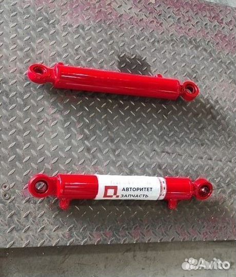 Гидроцилиндр ковша на погрузчик мтз 63.32.320.605