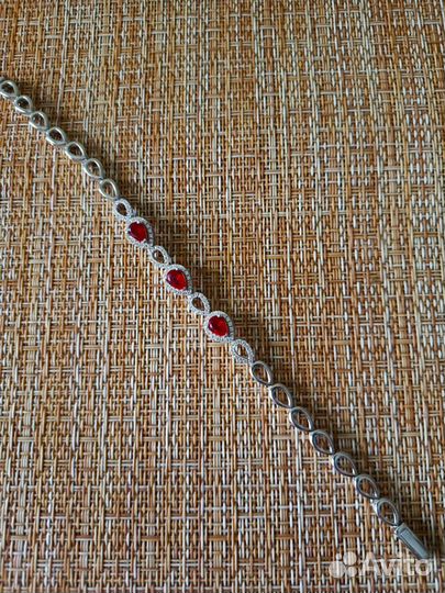 Серебряный браслет с камнями