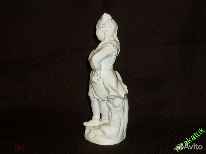 Танцующая девочка китаянка пионерка Старый китай