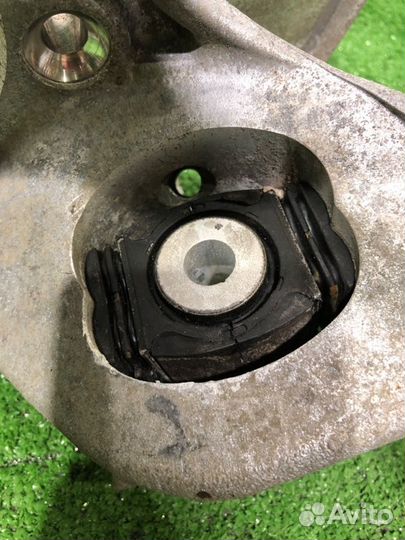 Кулак задний правый Porsche Macan 95B 2017