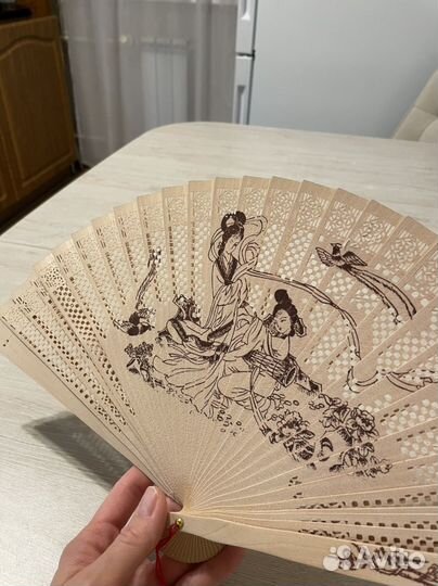 Веер деревянный ажурный