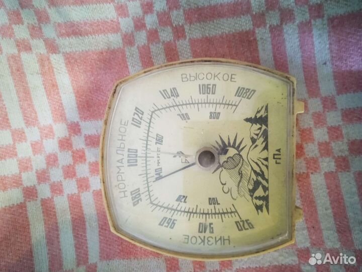 Настольные часы и барометр СССР