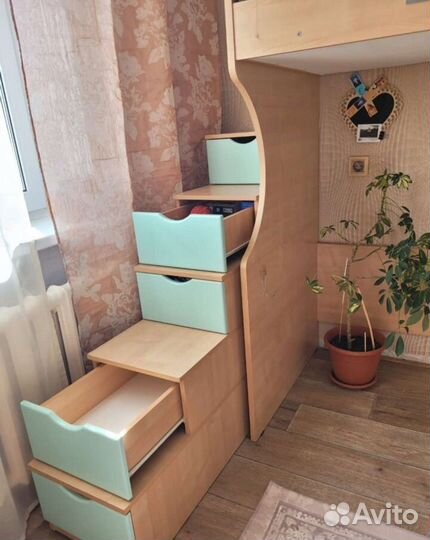 Двухярусная кровать детская с рабочей зоной б/у