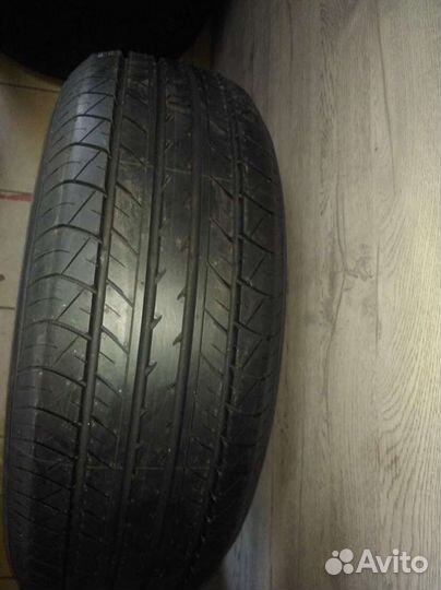 Yokohama BluEarth E70 215/60 R16 95V