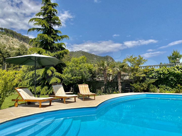 Дом 540 м² на участке 14 сот.