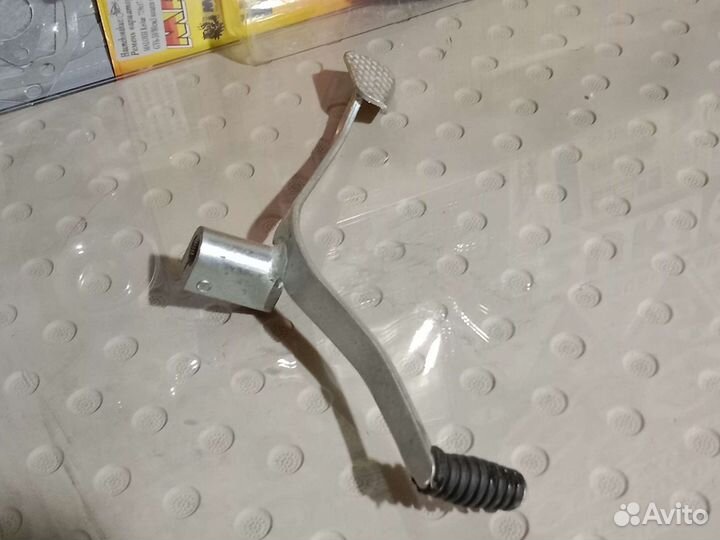 Лапка переключения скоростей на мопед