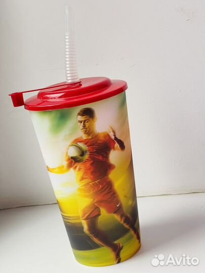 Кружка пластиковая с крышкой и трубочкой