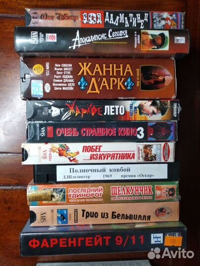 Видеокассеты с фильмами, мультфильмами