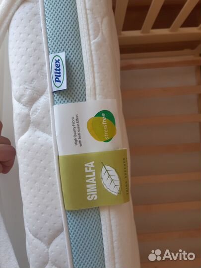 Манежка кроватка с матрасом и бортиками, ящиком