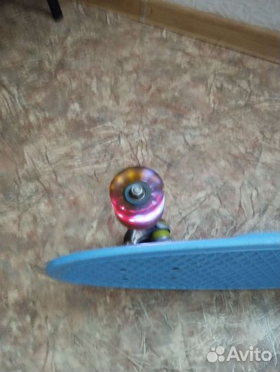 Скейтборд со светящимися колëсами