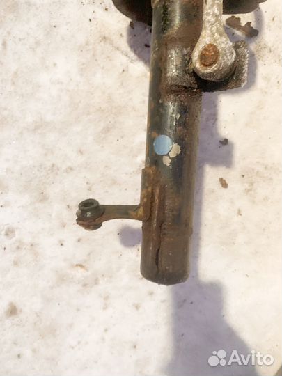 Стойка передняя правая на ford focus 1