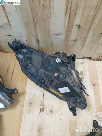 Фара правая Toyota Prius 2 NHW20 2011 81145-47150