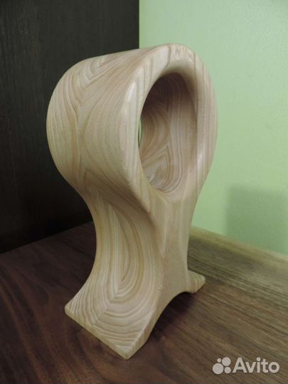 Подставка для наушников из дерева