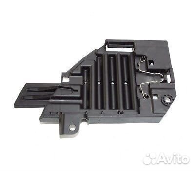 Кронштейн правой фары Land Rover Discovery Sport