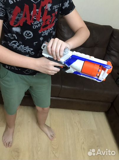 Nerf elite strong arm бластер