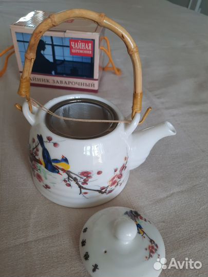 Фарфоровый чайник