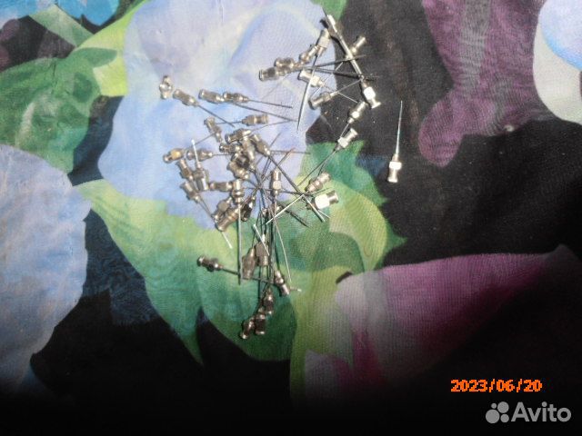 Медицинские стерилизатор и шприцы многоразовые