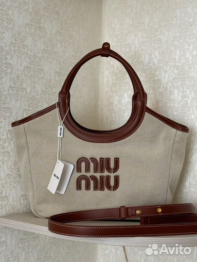 На доставкеCумка женская Miu Miu