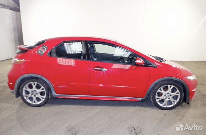 Разбирается Honda Civic 5D 2008г Хетчбек Красный