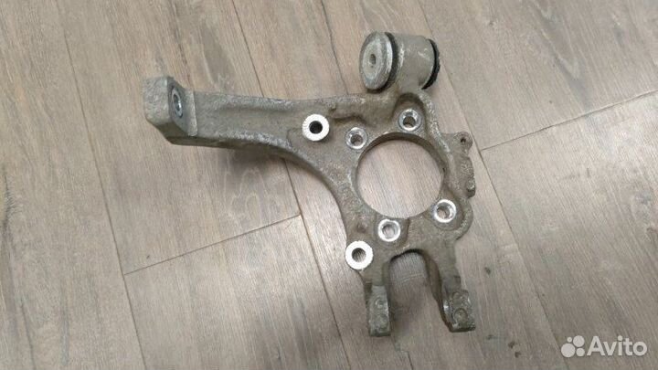 Кулак поворотный задний правый Audi A8 D3 6.0 BHT