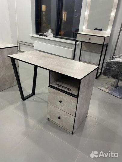 Маникюрный стол от производителя