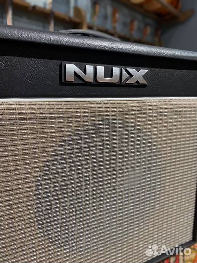 Цифровой комбоусилитель Nux Mighty-40BT