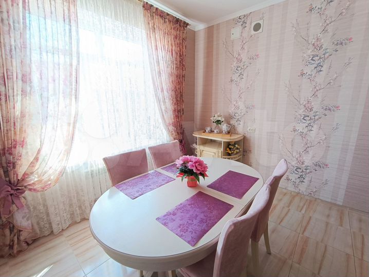 Дом 210 м² на участке 4 сот.