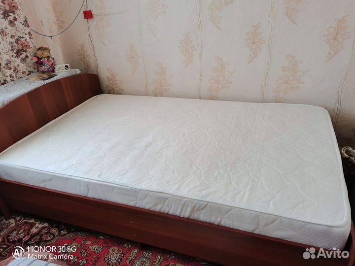 Кровать