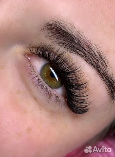 Наращивание ресниц,оформление бровей