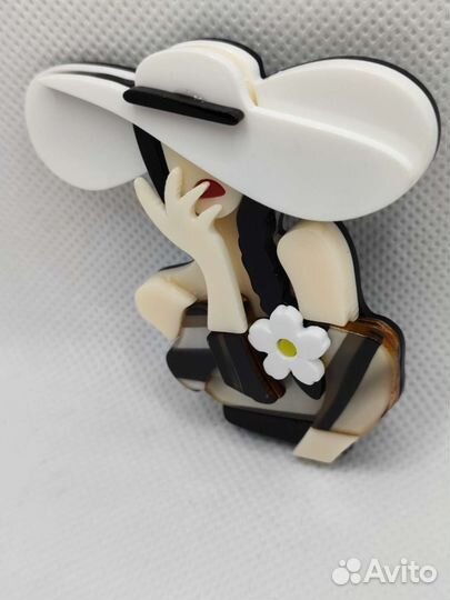 Стильная брошь ручной работы/тренд сезона