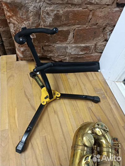 Стойка для альт/тенор саксафона Hercules