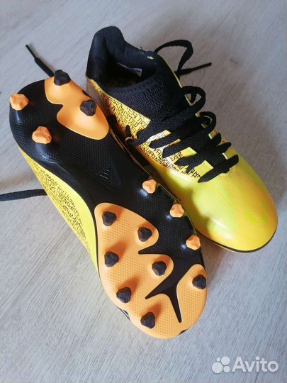 Футбольные бутсы adidas