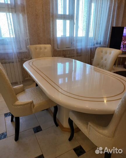 Стол и 5 стульев