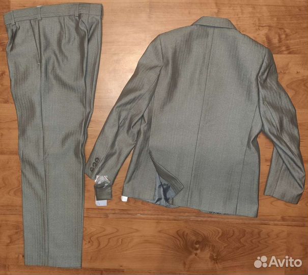 Новый костюм Valenti 134-140 см,жилеты, брюки