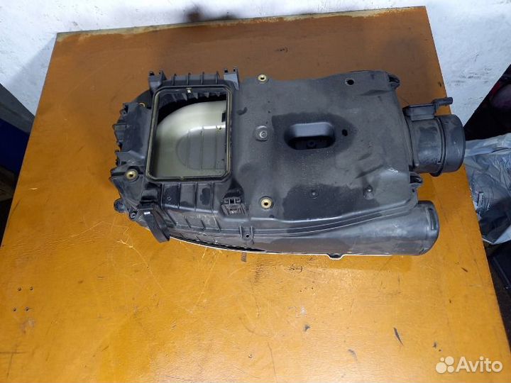 Корпус воздушного фильтра Mercedes C-Class W204